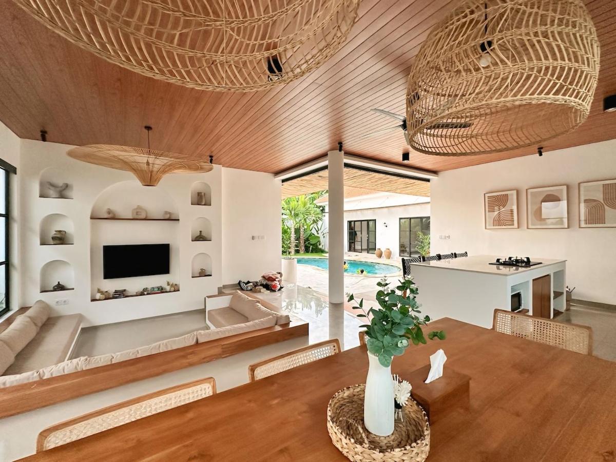 Amerta Villa Seminyak Buitenkant foto